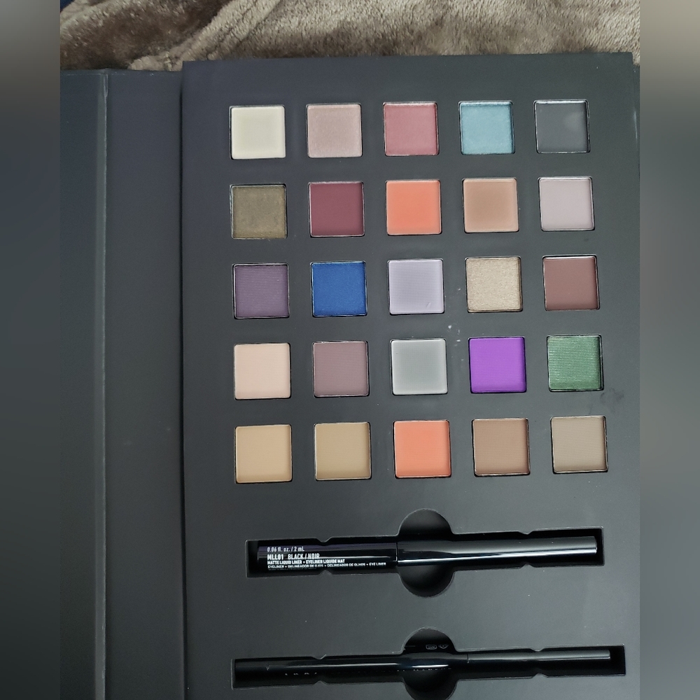 Makeup - Picture 2 of 3